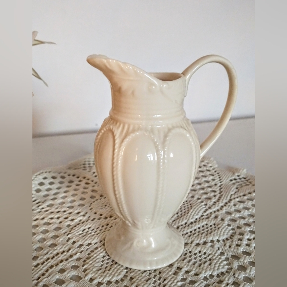 I. Godinger & Co. Porcelain Creamer - Grecian Urn Pattern